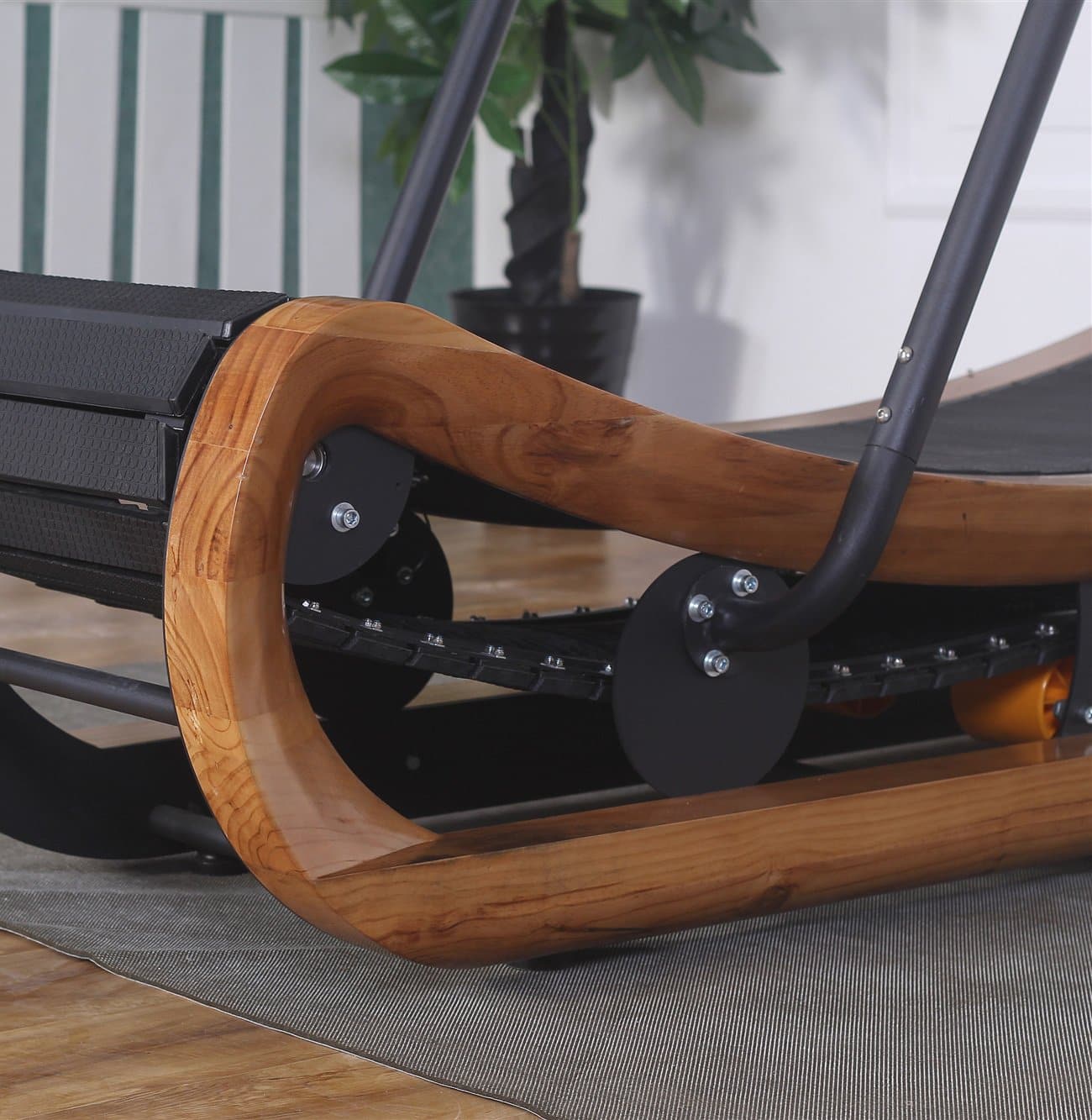 Tapis roulant en bois incurvé